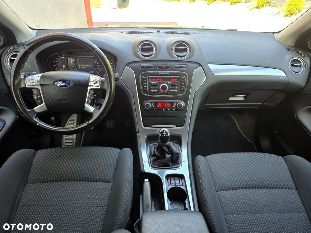 Ford Mondeo 2.0 Futura X - 22