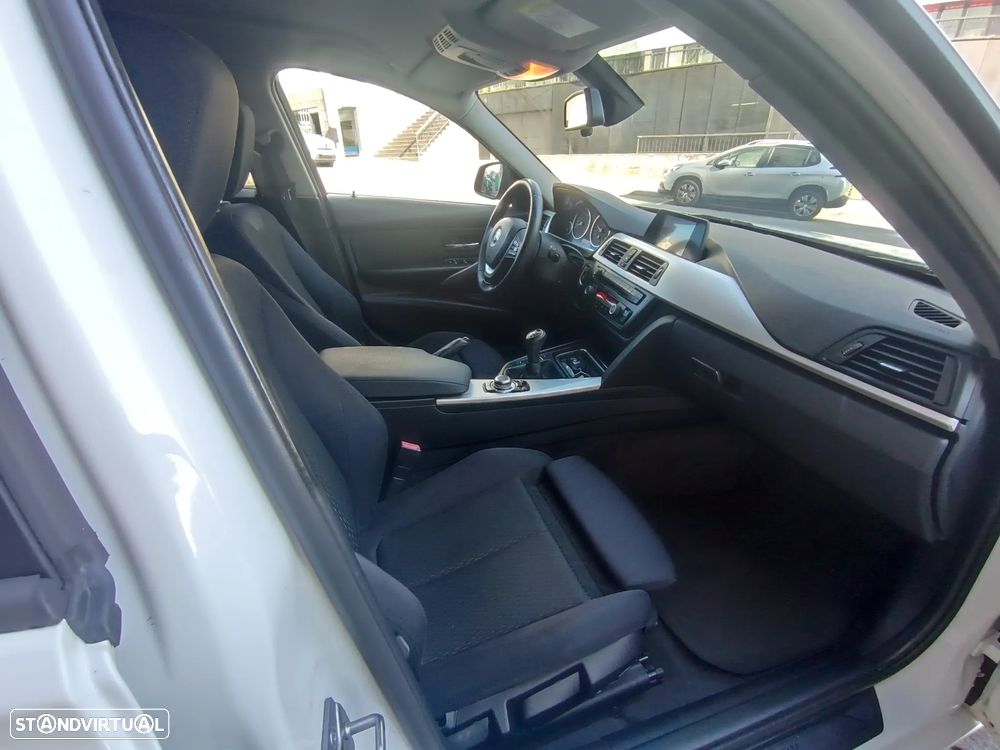 BMW 318 d Sport Line - 23