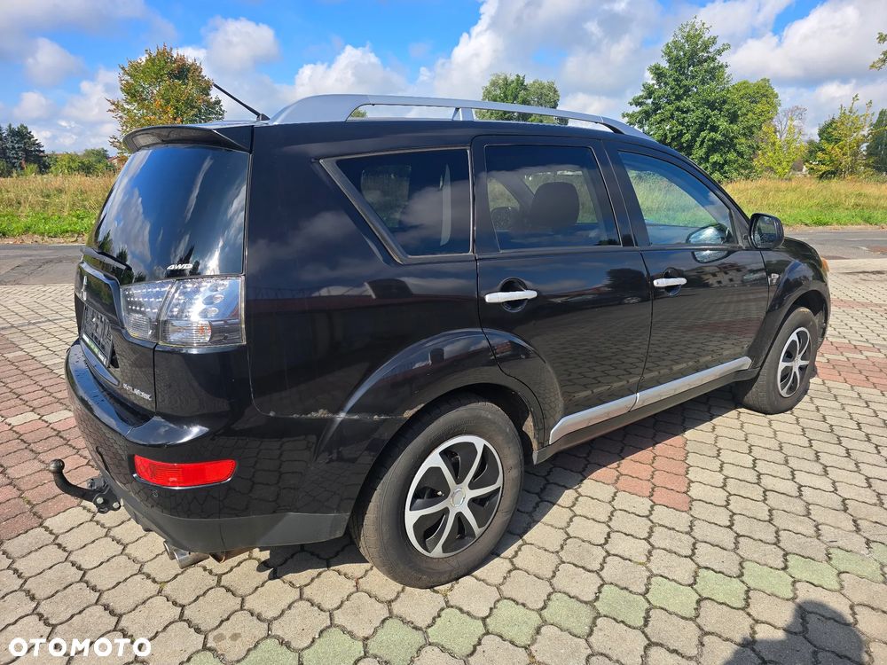 Mitsubishi Outlander - 4