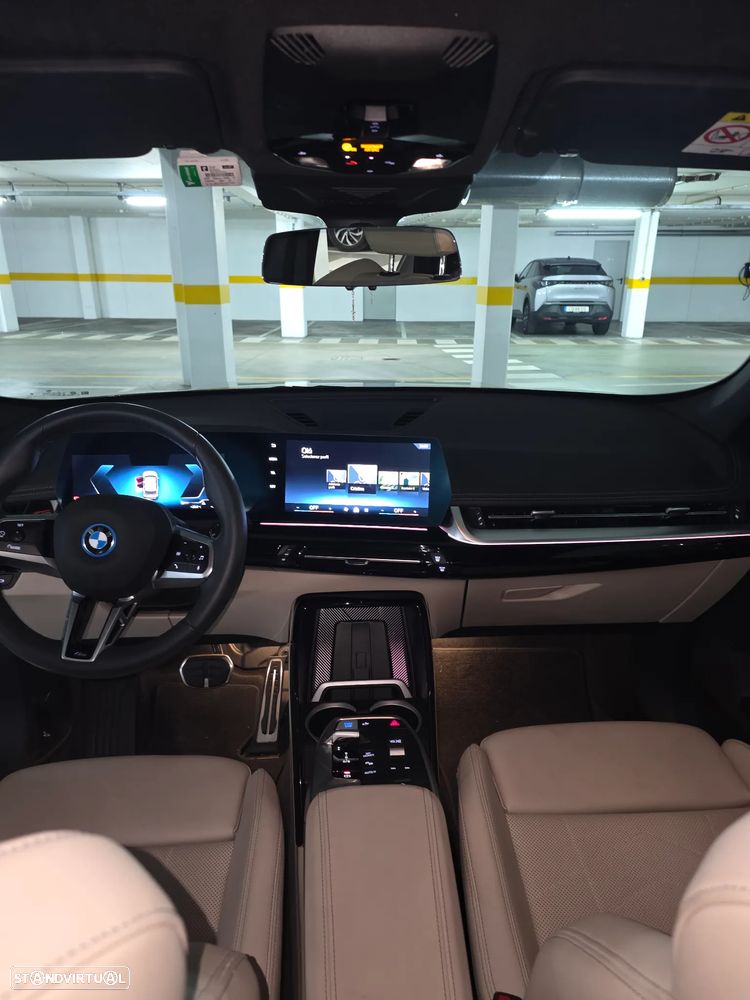 BMW iX1 eDrive20 Pack Desportivo M - 4