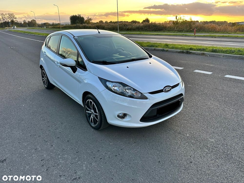 Ford Fiesta 2011 photo 2