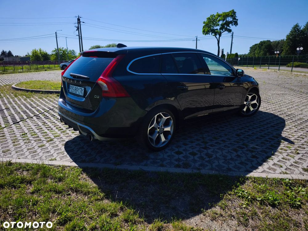 Volvo V60 D3 R-Design - 10