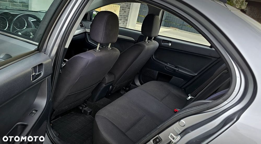 Mitsubishi Lancer 1.6 Intense - 14
