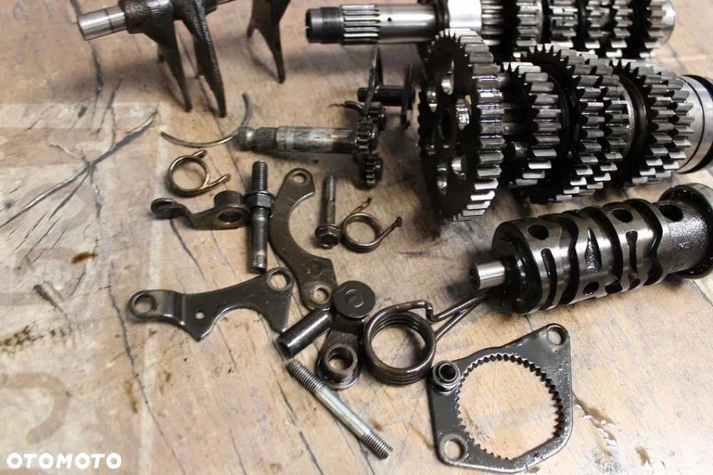 SKRZYNIA BIEGÓW HONDA VF400 F - 4