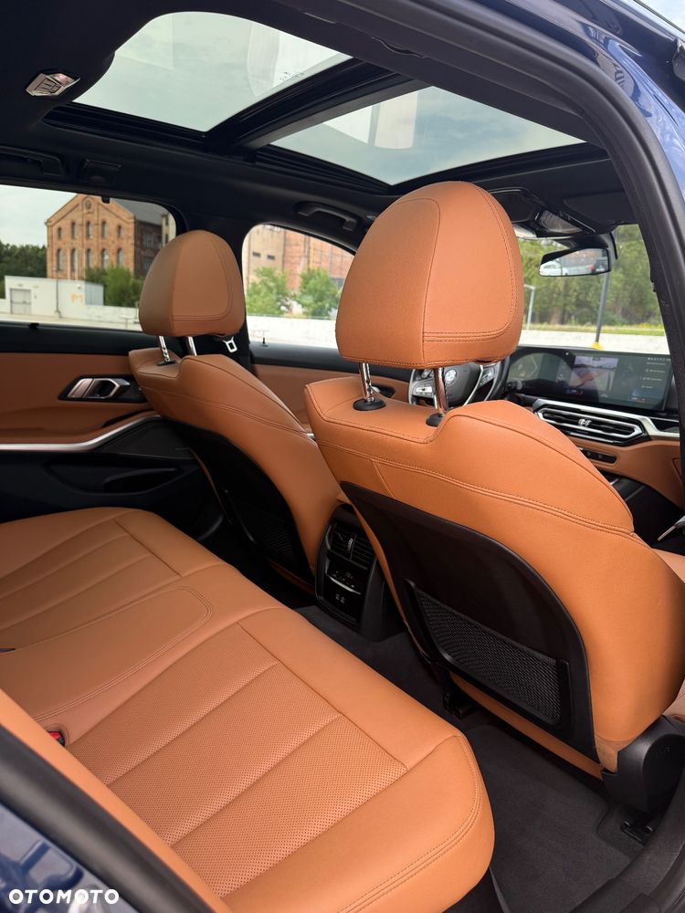 BMW Seria 3 318d Touring M Sport - 10