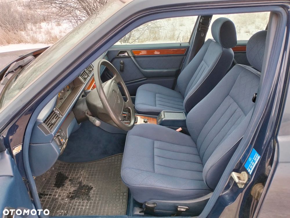 Mercedes-Benz Klasa E 200 T - 16