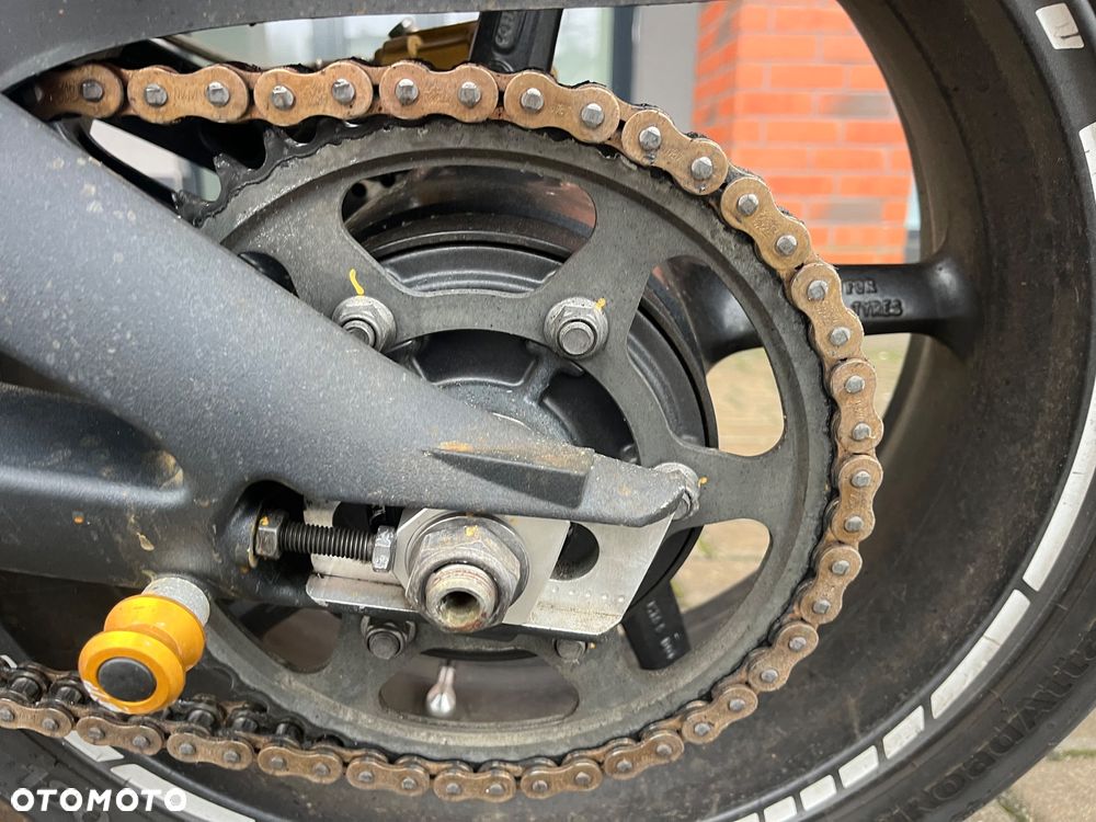 Triumph Street Triple - 7