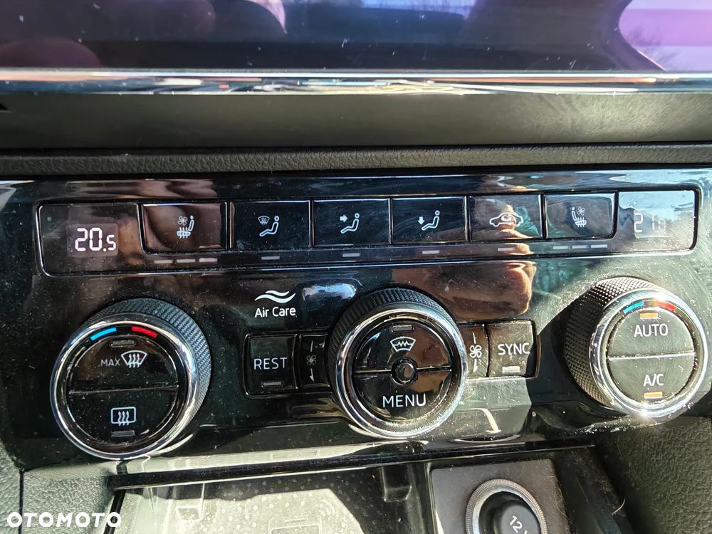 Skoda Superb 2.0 TDI Ambition DSG - 34