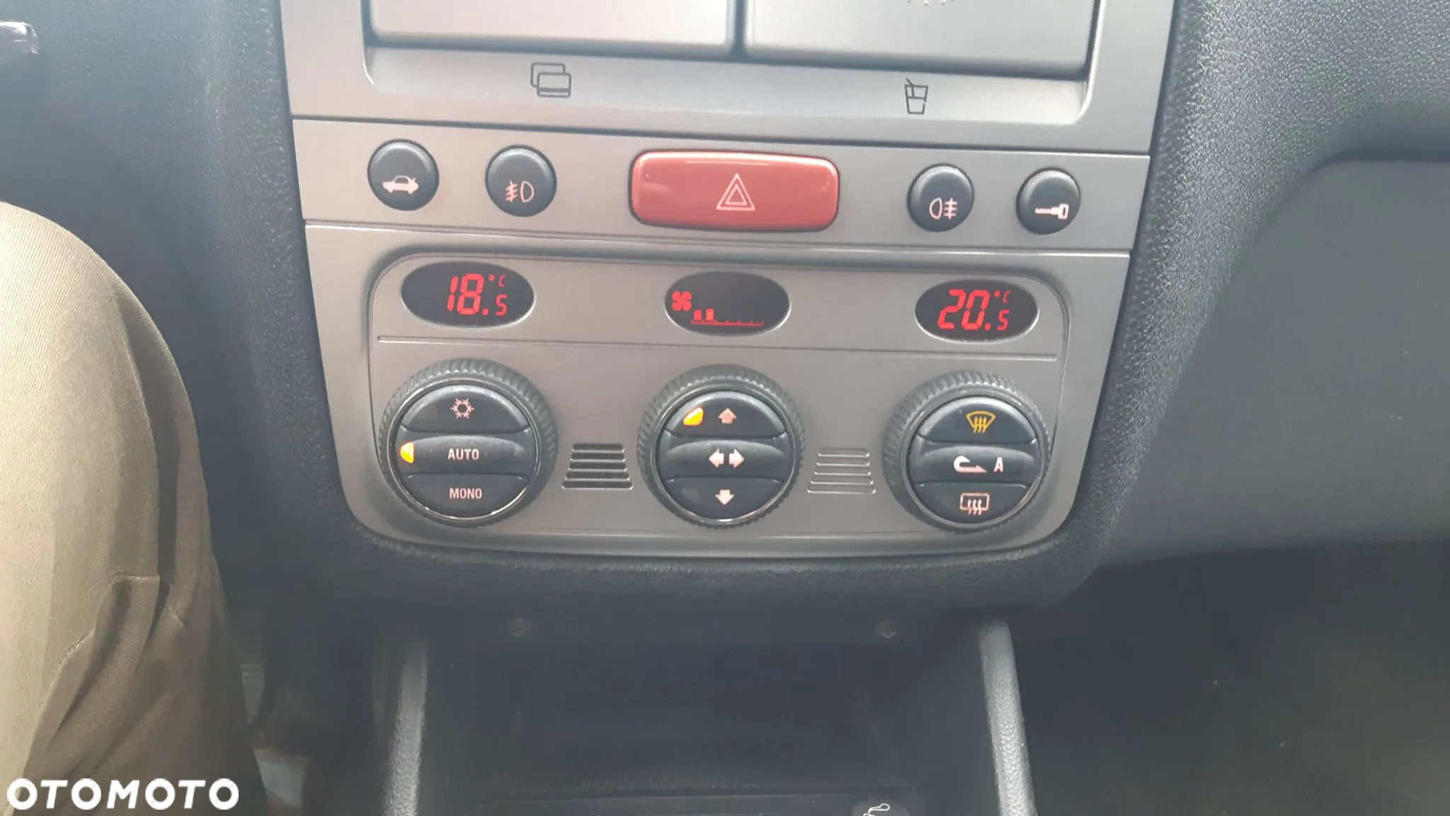 Alfa Romeo 147 1.6 Twin Spark Distinctive - 9