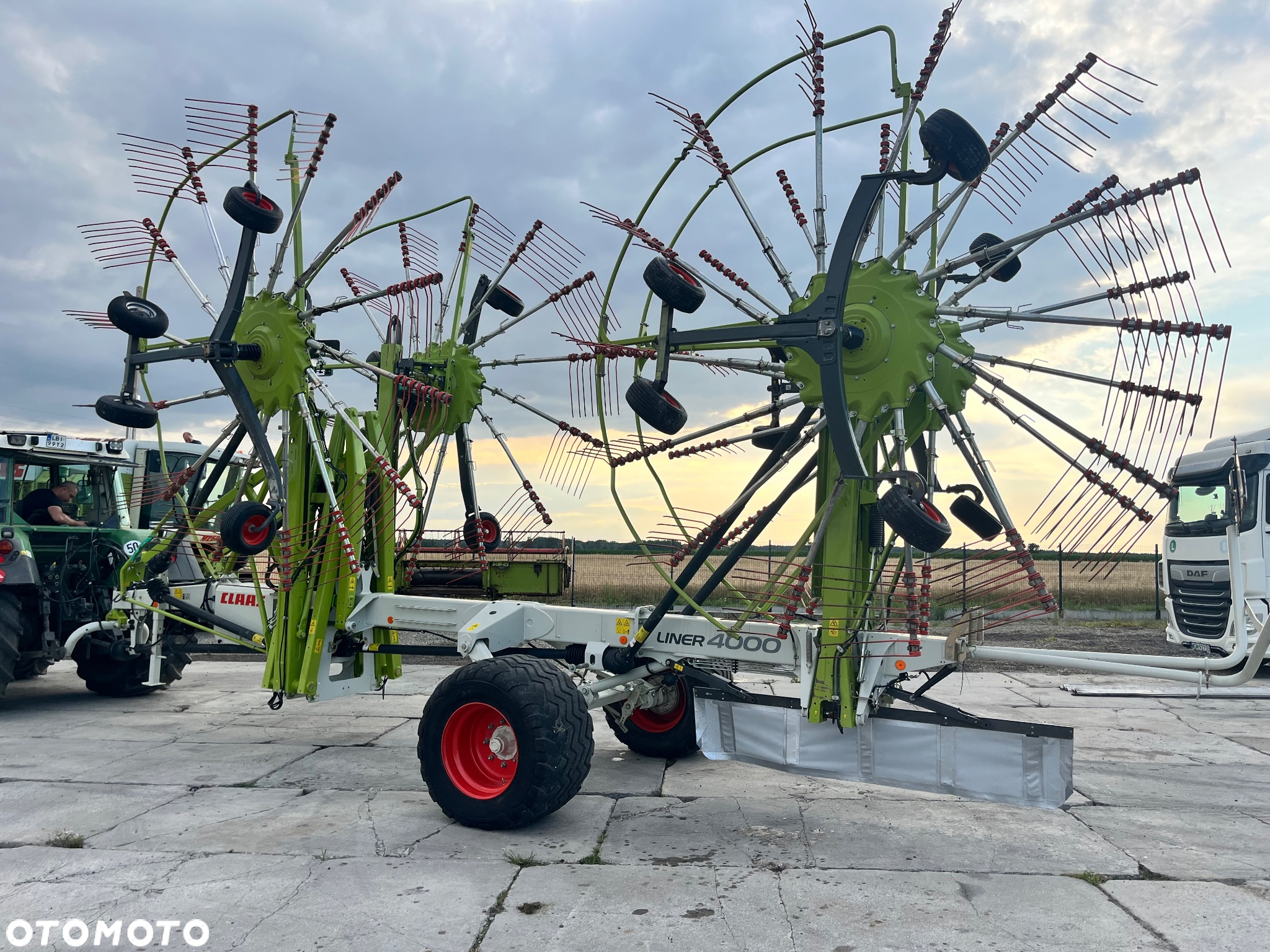 Claas Liner 4000 / zgrabiarka / 4 wirnikowa / 15 metrów / komputer ISOBUS - 7
