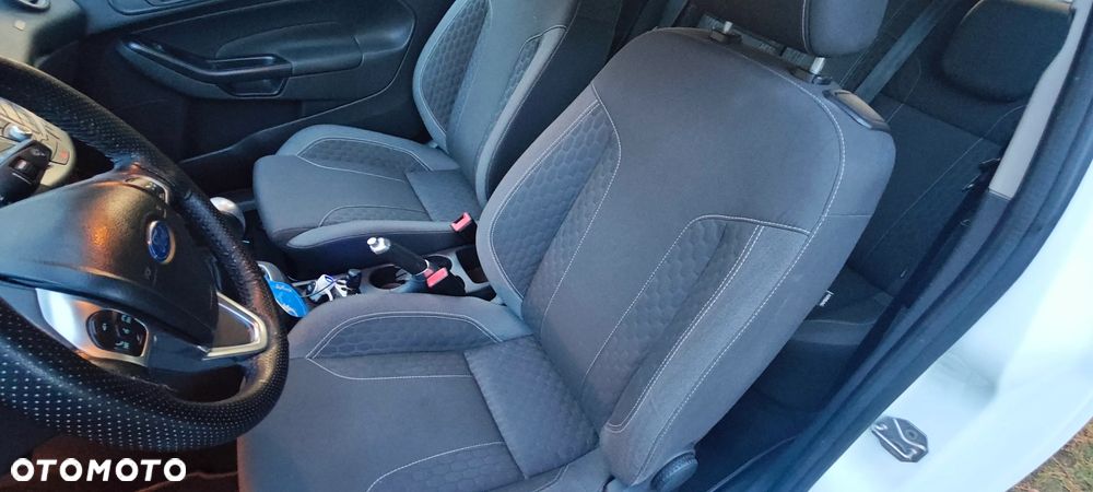 Ford Fiesta - 10
