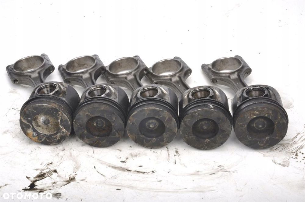 VOLVO C30 D3 150KM 5204T5 TŁOK Z KORBOWODEM 10-12 - 2