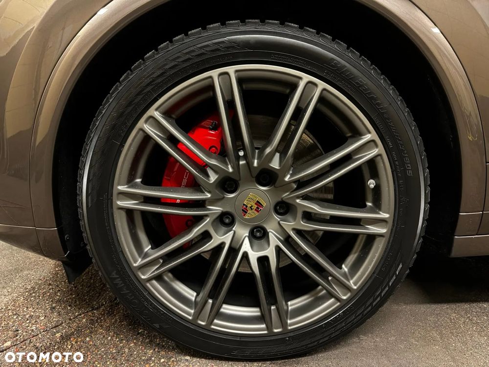 Porsche Cayenne GTS - 17