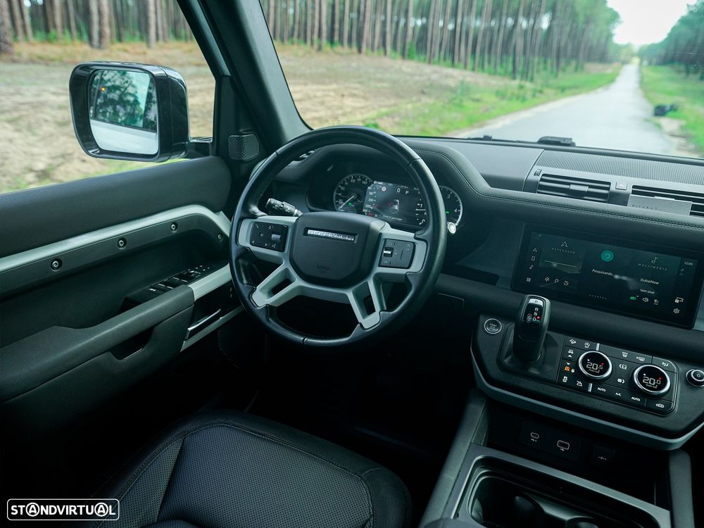 Land Rover Defender - 12