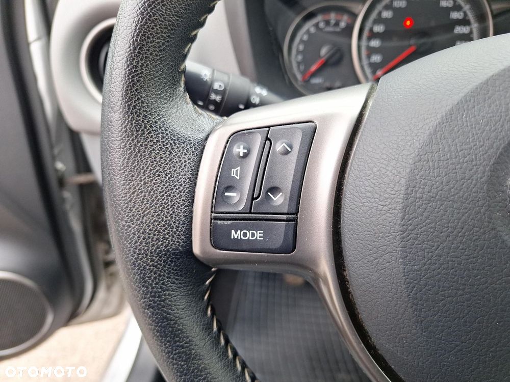 Toyota Yaris 1.0 Active EU6 - 17