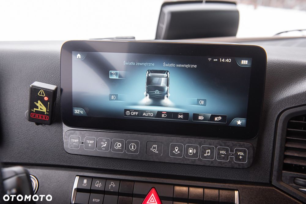 Mercedes-Benz ACTROS - 19