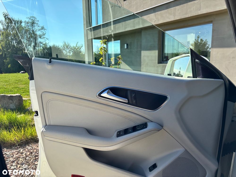 Mercedes-Benz CLA 200 - 11