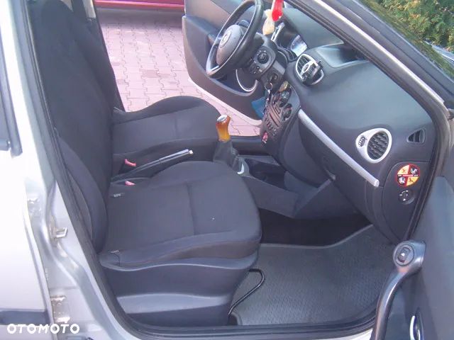 Renault Clio - 19