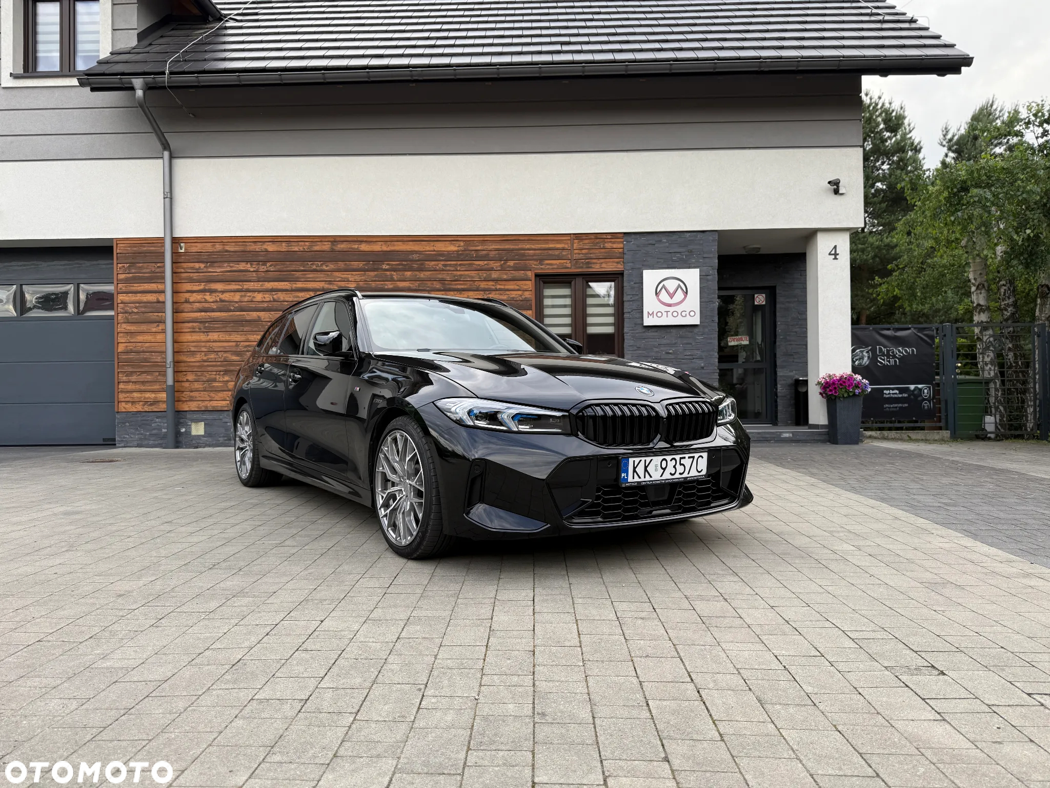 BMW Seria 3 330i Touring xDrive - 2
