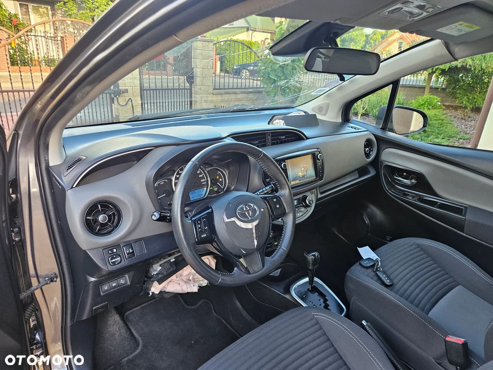 Toyota Yaris Hybrid 100 Active EU6 - 30