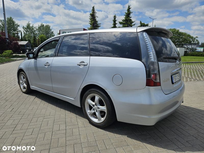 Mitsubishi Grandis 2.4 Intense - 4