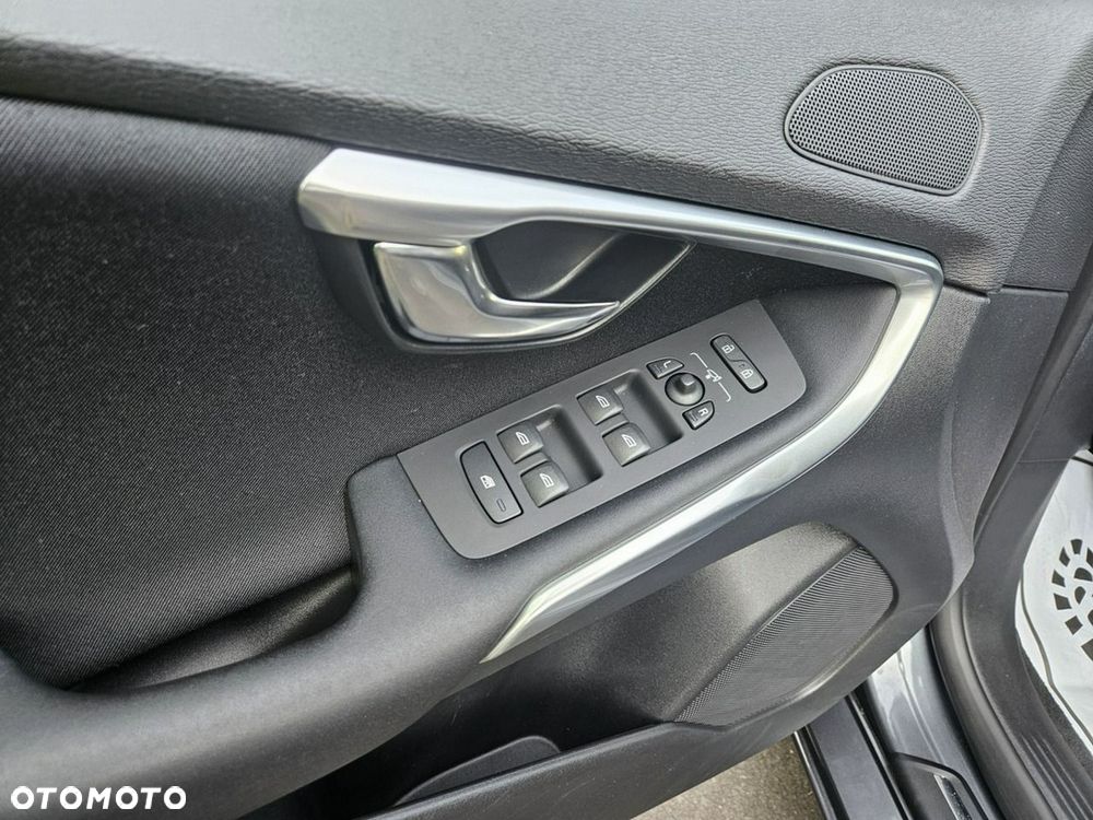 Volvo V40 D2 Momentum - 12