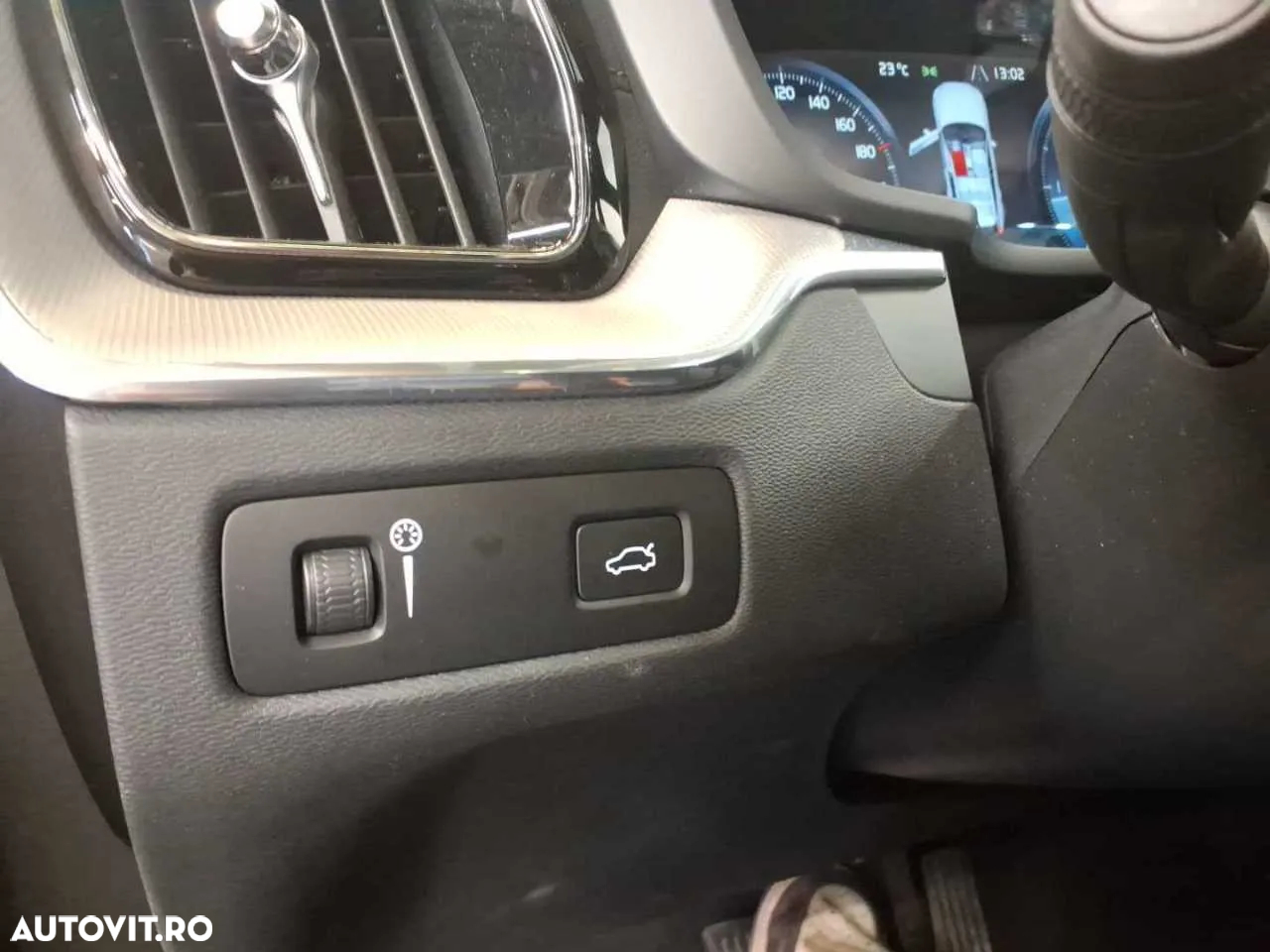 Volvo XC 60 B4 MHEV AT8 AWD Inscription - 15
