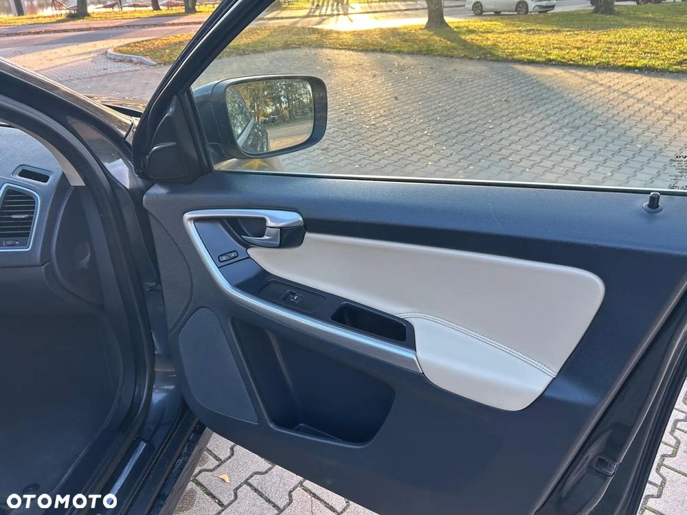 Volvo XC 60 D5 AWD Summum - 15