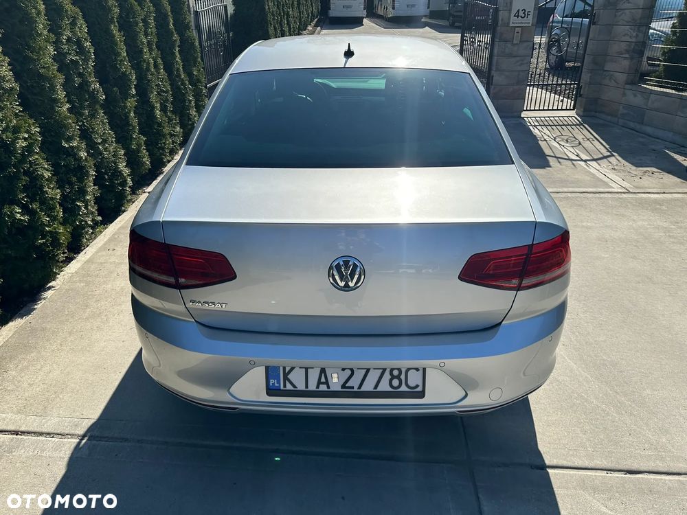 Volkswagen Passat - 4