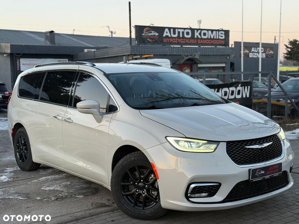 Chrysler Pacifica - 1