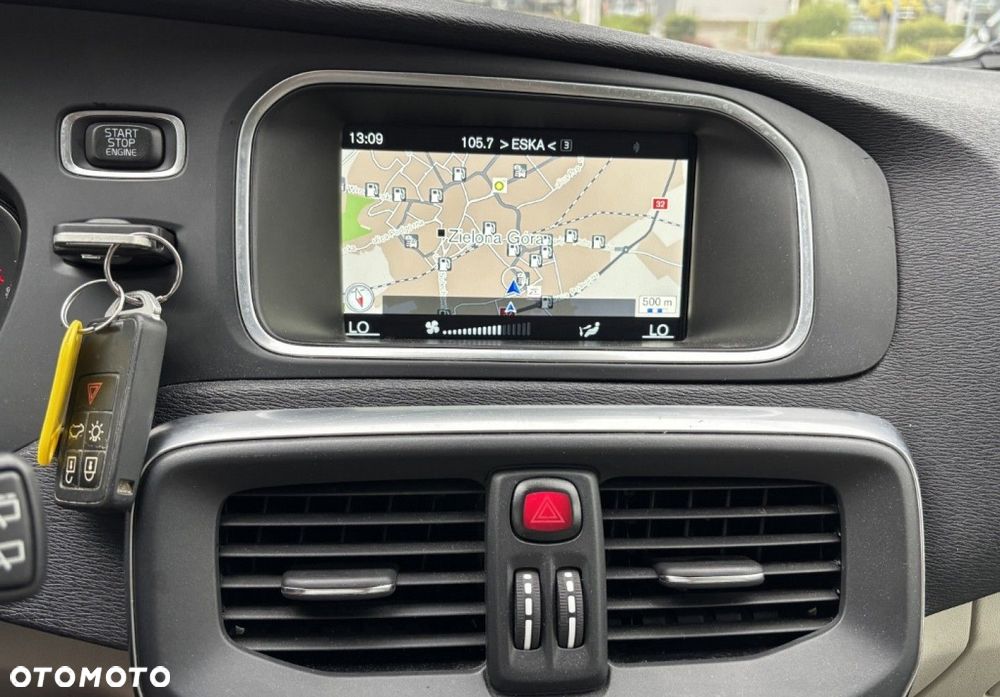 Volvo V40 Cross Country - 24