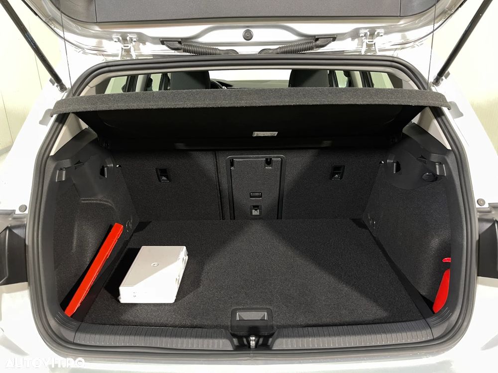 Volkswagen Golf 1.0 eTSI DSG MHEV Life - 13