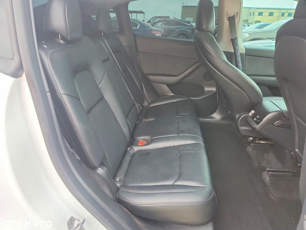 Tesla Model Y Performance AWD - 8