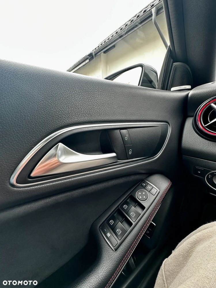 Mercedes-Benz CLA 45 AMG 4-Matic - 28