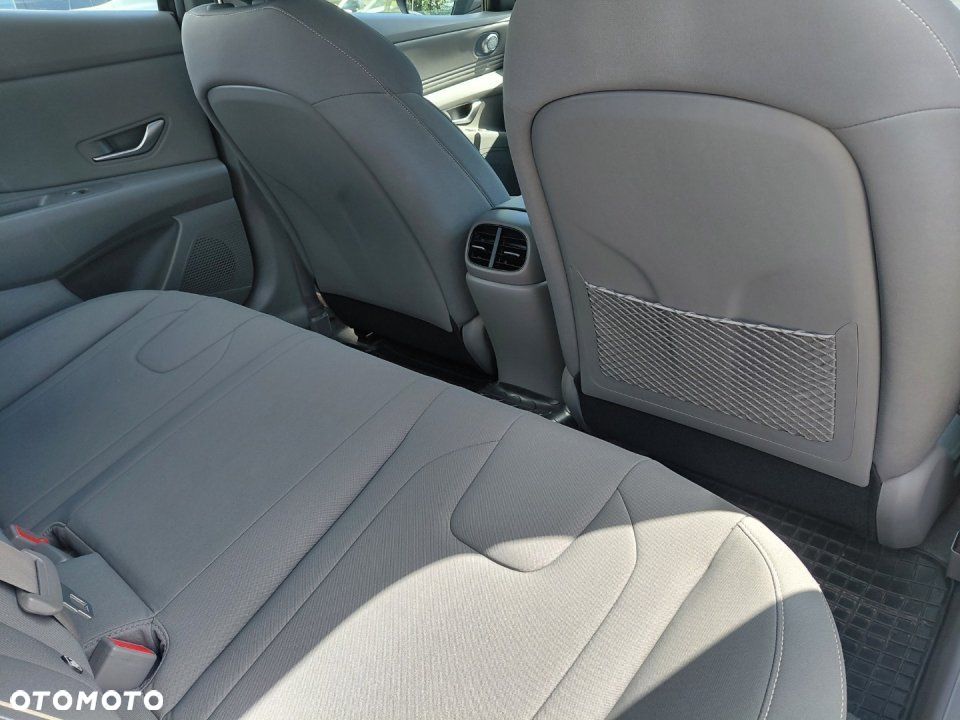 Hyundai Elantra - 31
