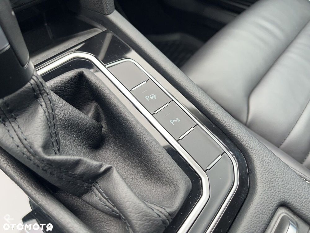 Volkswagen Passat Variant 2.0 TSI Elegance DSG - 35