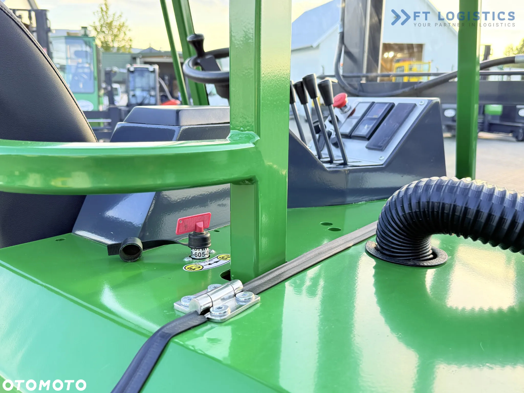 Combilift C2500CB / TRIPLEX / 5500MM / WOLNY SKOK / DIESEL / JEDYNIE 3768MTH / POZYCJONER / PRZESUW BOCZNY / NOWE OPONY / JAK NOWY / Szeroka oferta wózków czterokierunkowych i bocznych, dopasowanych do różnorodnych potrzeb i zastosowań. - 32