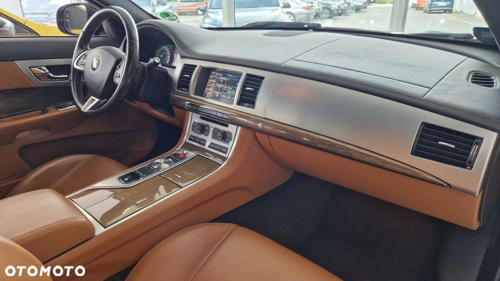 Jaguar XF 3.0 V6 D Premium Luxury - 17