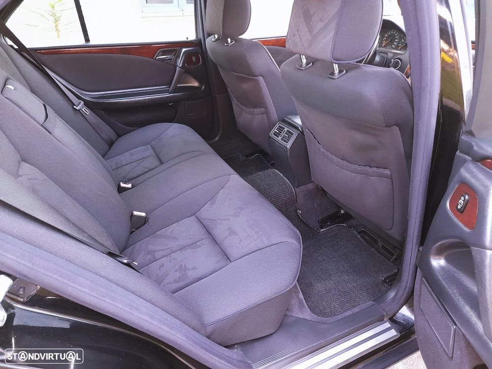 Mercedes-Benz E 200 - 10