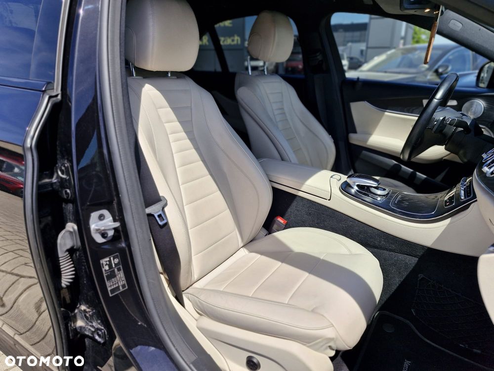 Mercedes-Benz Klasa E 220 d 4-Matic 9G-TRONIC - 18