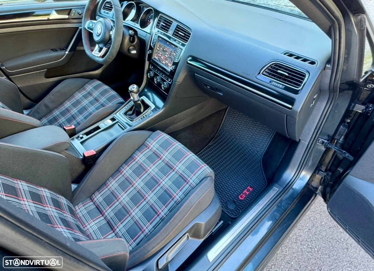 VW Golf 2.0 TSi GTi Performance - 21