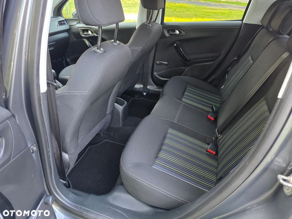 Peugeot 208 PureTech 82 Urban Move - 11