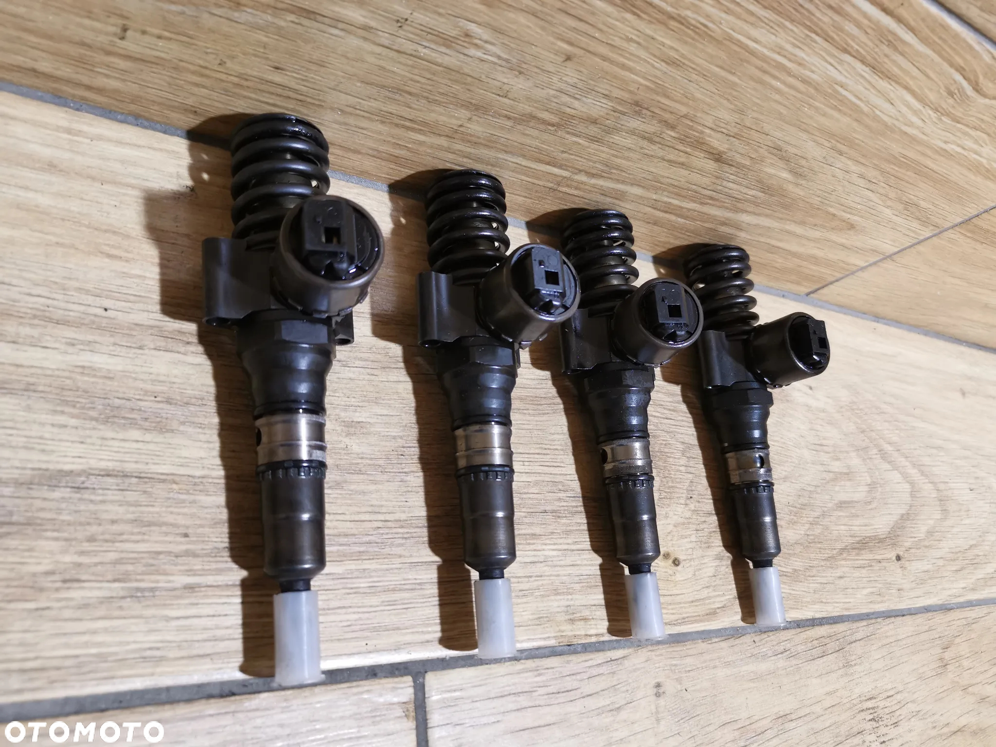 Wtryskiwacze Volkswagen Passat B6 Audi A4 B7  2.0 TDI 03G130073G - 2