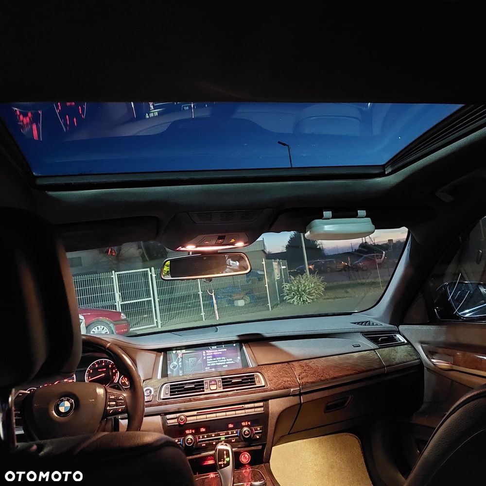 BMW Seria 7 740Li - 37