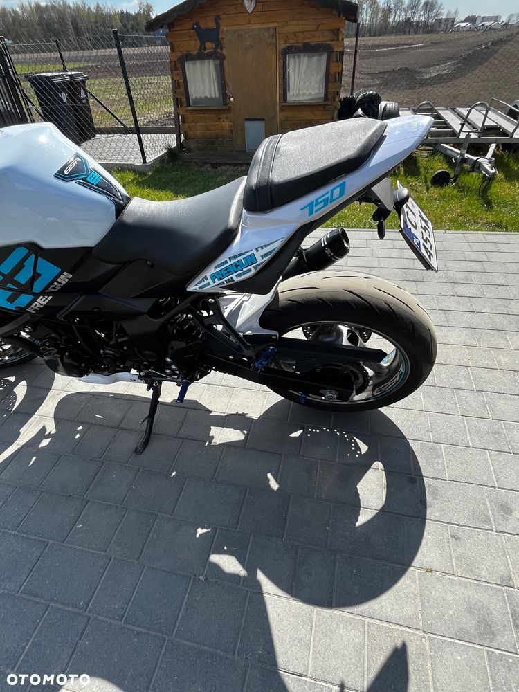 Suzuki GSR - 3