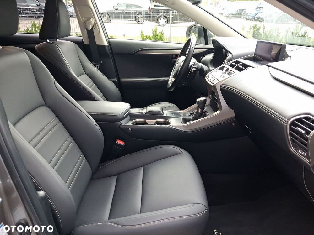Lexus NX 300 F Impression AWD - 13