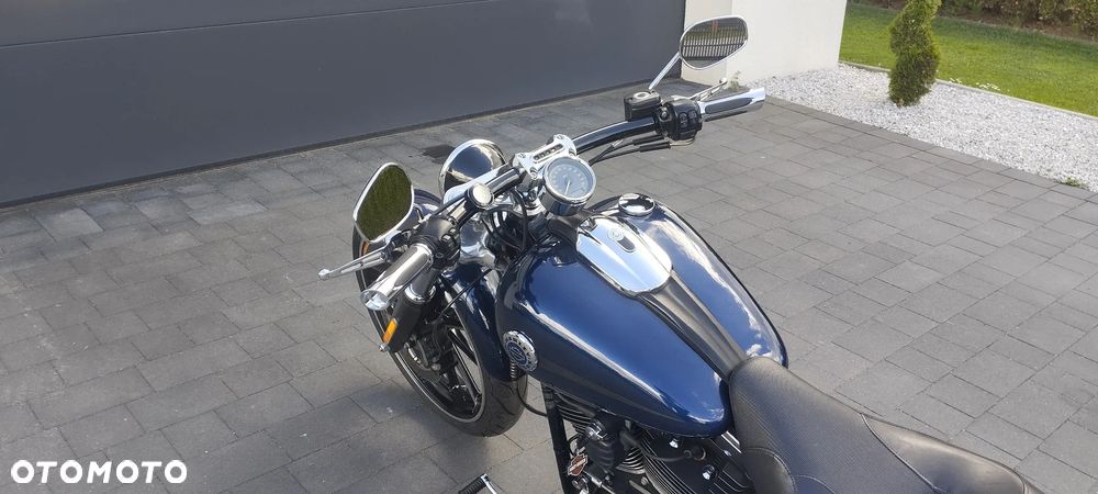 Harley-Davidson Softail Breakout - 28