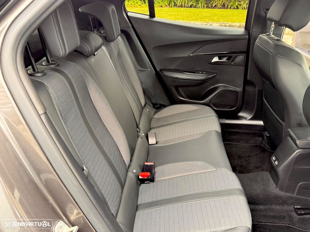 Peugeot 2008 PureTech 130 EAT8 Allure - 24