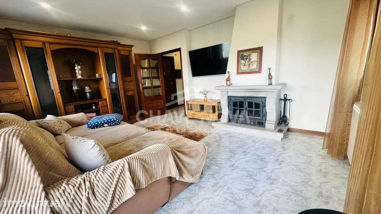 Apartamento T3 com 3 varandas e garagem box em Milheiros de Poiares - Grande imagem: 2/23