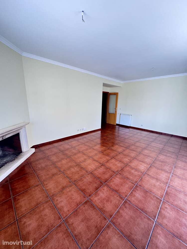 Apartamento T3 com varanda e garagem em Leiria - Grande imagem: 2/17